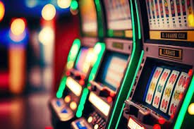 Tampilan aplikasi bola11 slot di smartphone dengan menu sportsbook, live dealer, dan slot games